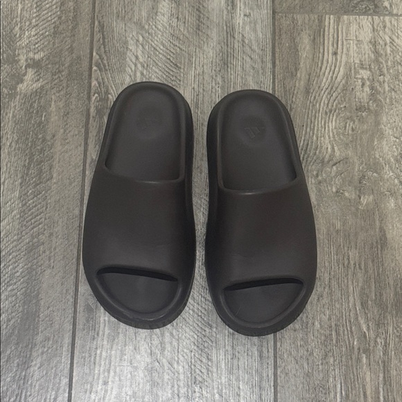 yeezy soot slides release date